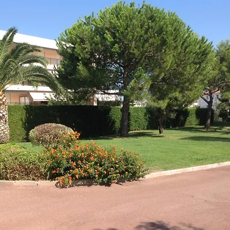 Studio En Rez De Jardin Dans Residence Calme Avec Piscine *