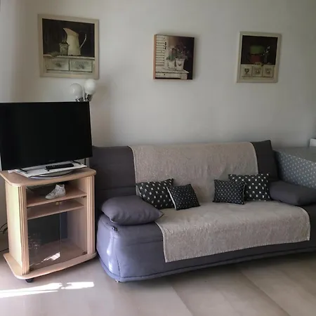 Studio En Rez De Jardin Dans Residence Calme Avec Piscine *